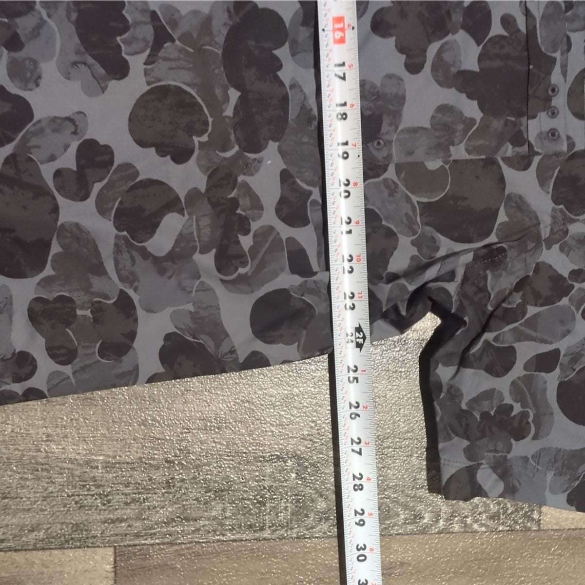 Columbia PFG Men's XXL Gray/Black Camo Short Sleeve Button-Up Fishing Shirt