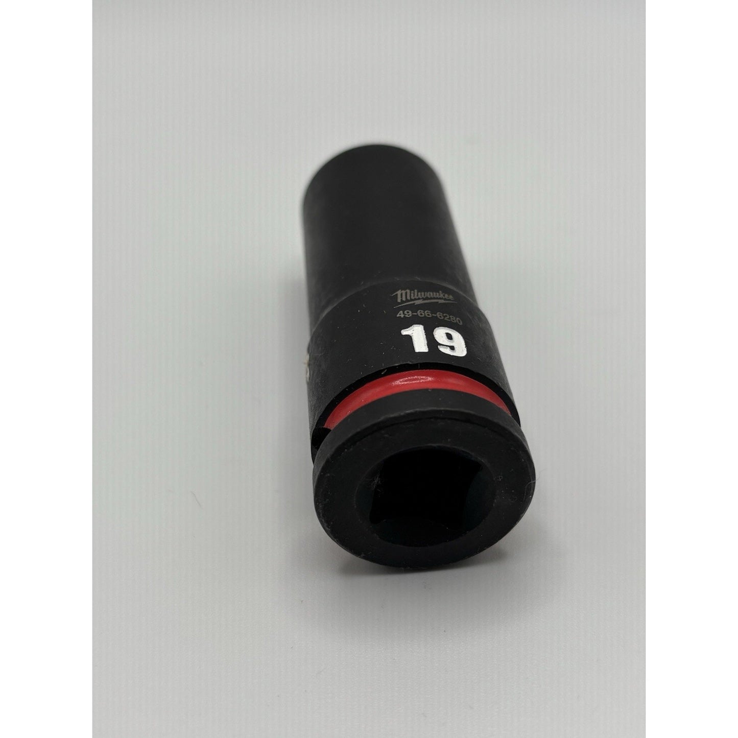 Milwaukee 19 mm SHOCKWAVE Impact Duty 1/2 In Drive Deep Socket 6 Point