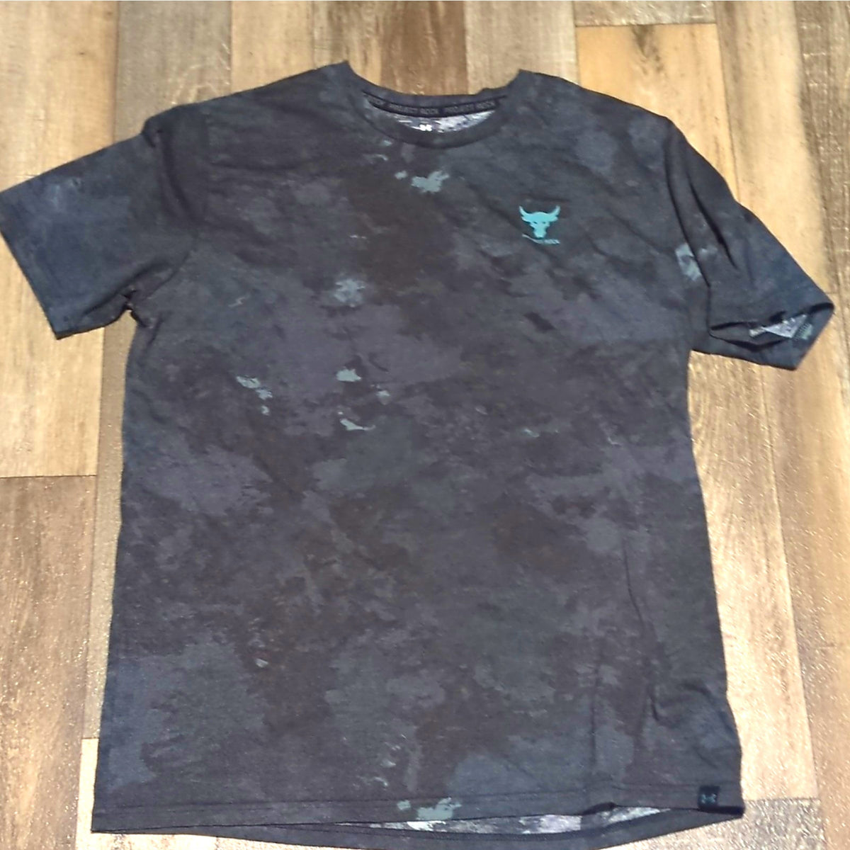 Under Armour Project Rock Men's Black/Gray Camo Logo Tagless Crew T-Shirt L