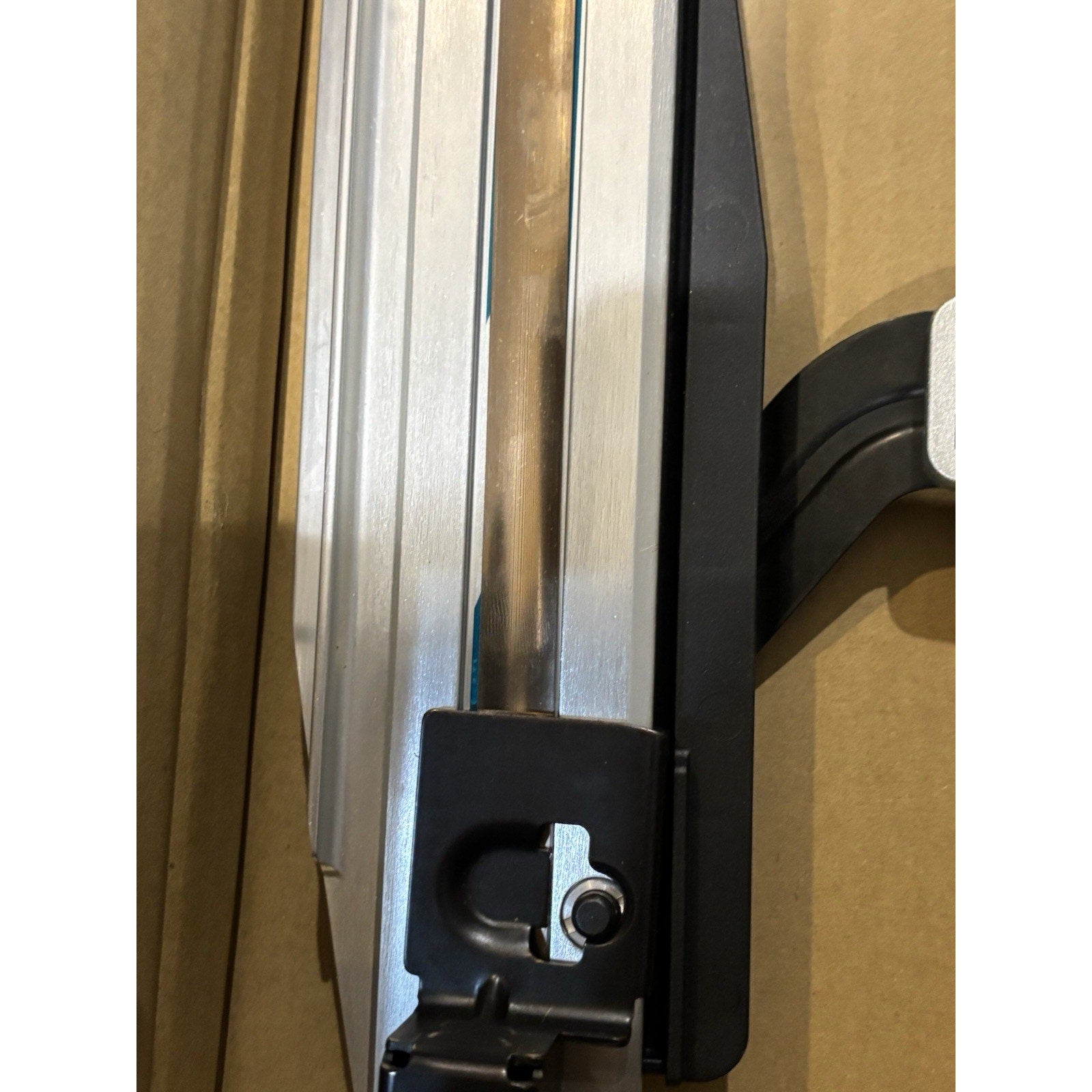 Makita AT1150A 7/16 inch 16 Gauge Crown Stapler