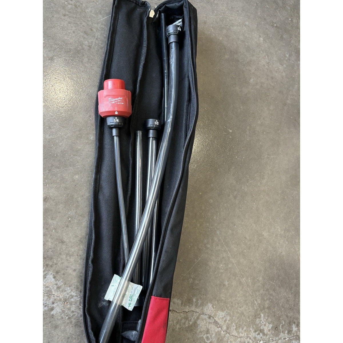 Milwaukee AIR-TIP 4pc Vacuum Attachment Set w/ Carrying Case Black/Red