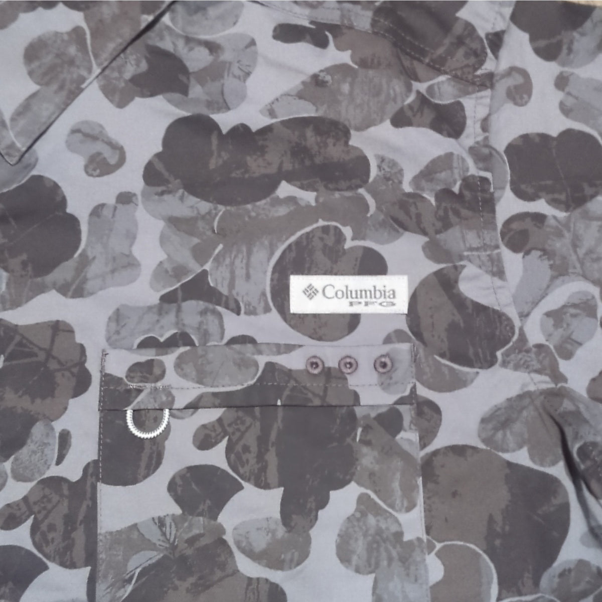 Columbia PFG Men's XXL Gray/Black Camo Short Sleeve Button-Up Fishing Shirt