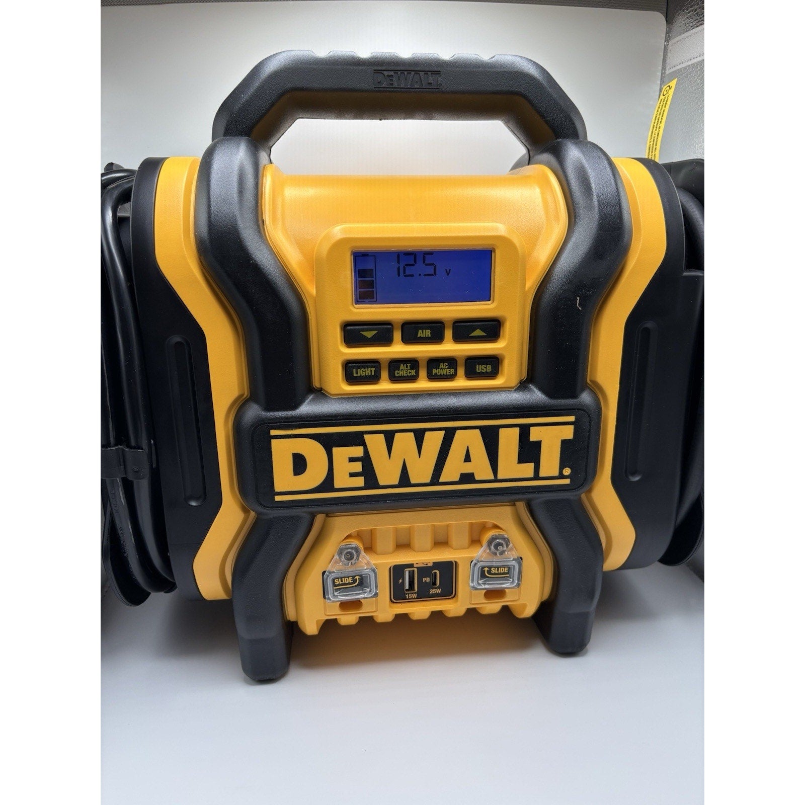 DEWALT Portable Power 2000 Peak Amp Jump Starter w/Digital Compressor