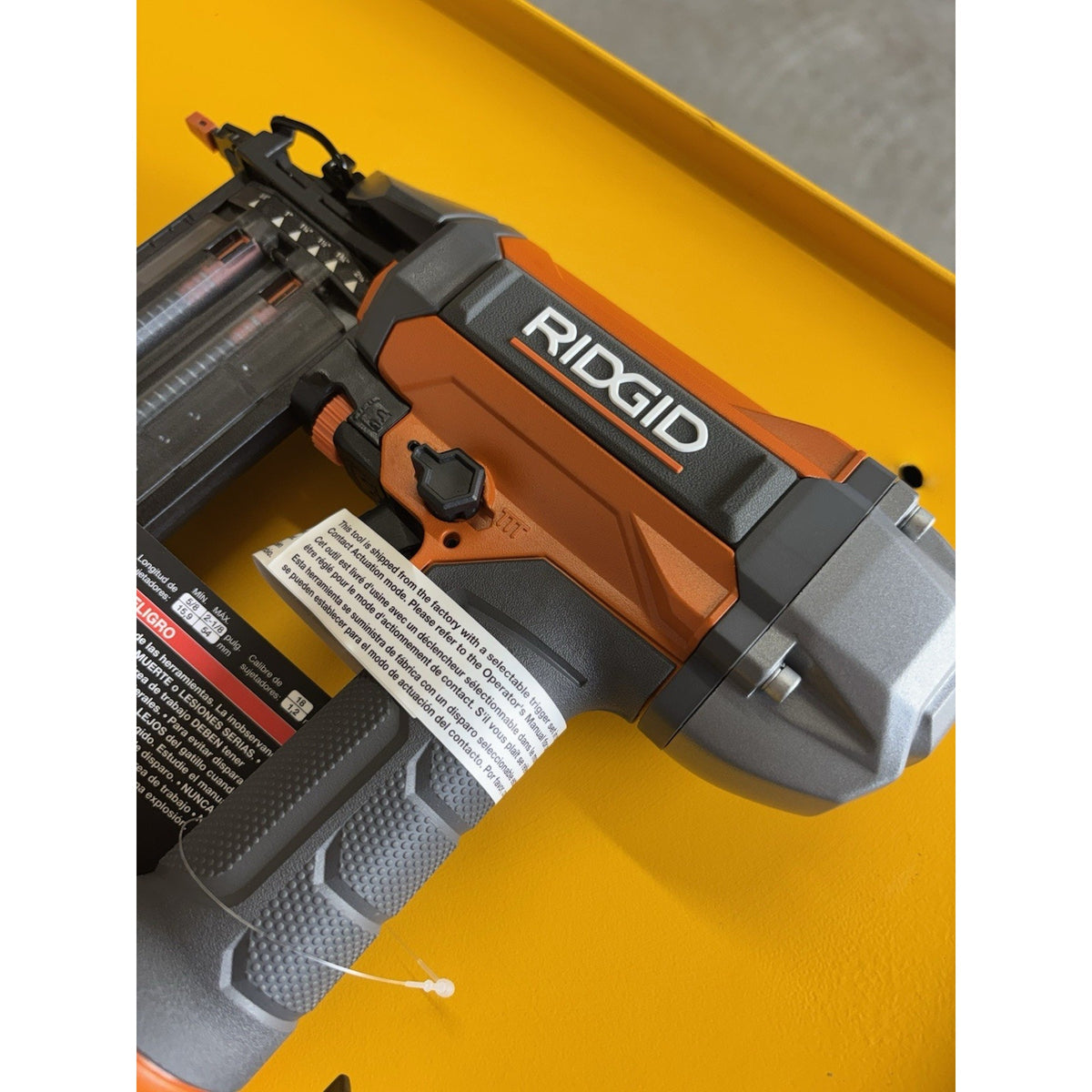 RIDGID AT161001 Pneumatic 18 Gauge Brad Nailer - Brad Nail Type