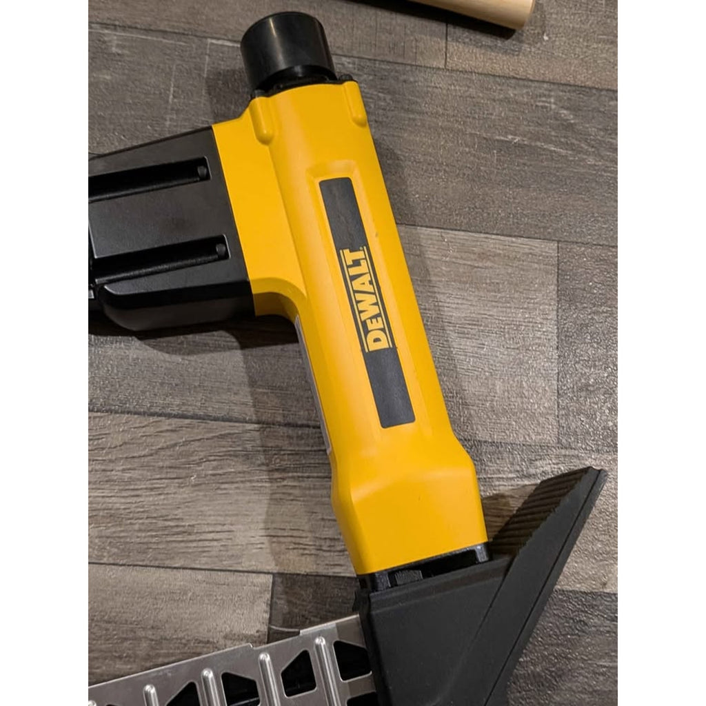 DeWalt 2-in-1 Pneumatic 15.5-Gauge and 16-Gauge Flooring Tool