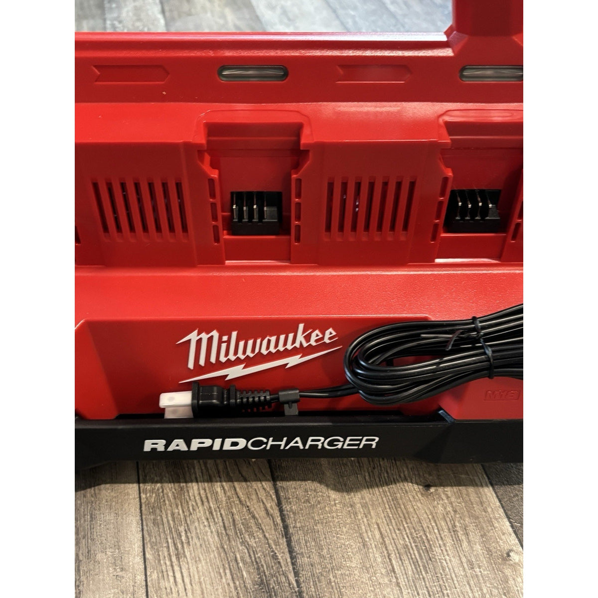 M18 18V Lithium-Ion PACKOUT 6-Port Rapid Charger