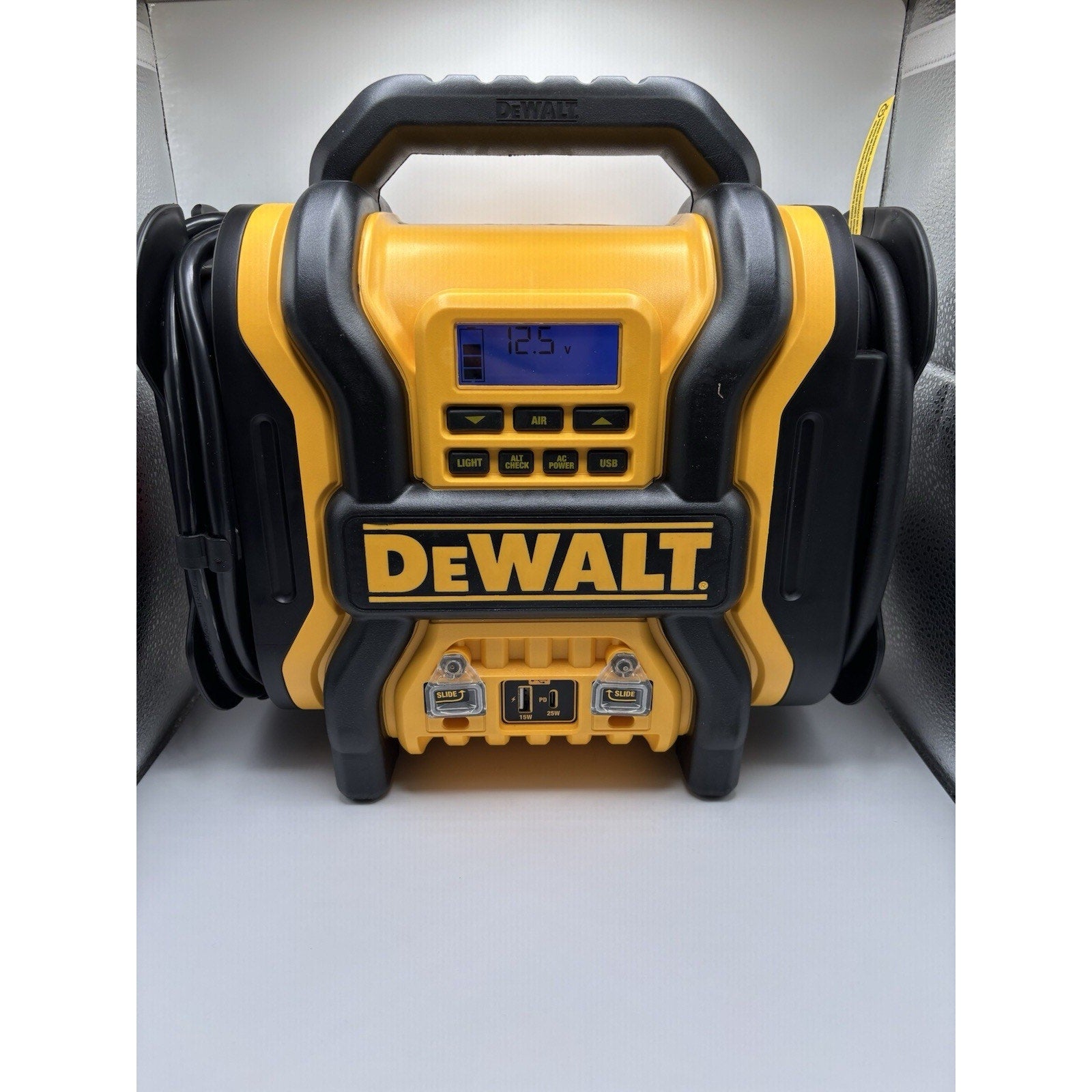 DEWALT Portable Power 2000 Peak Amp Jump Starter w/Digital Compressor