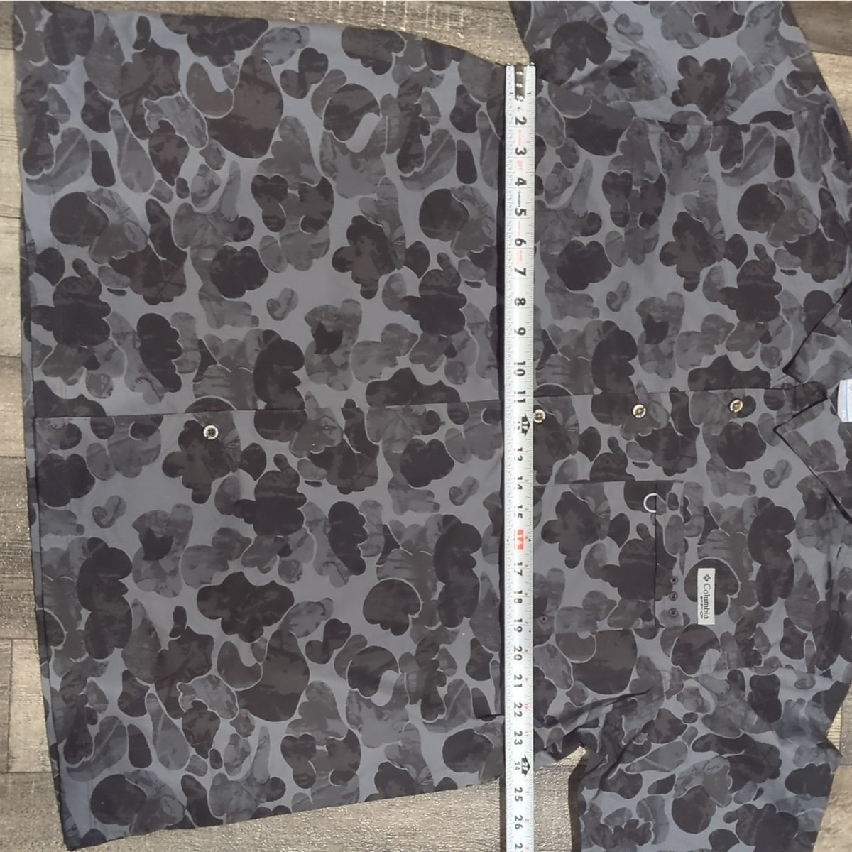 Columbia PFG Men's XXL Gray/Black Camo Short Sleeve Button-Up Fishing Shirt