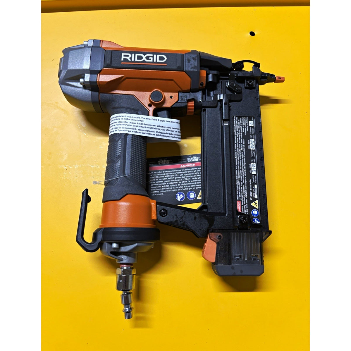 RIDGID AT161001 Pneumatic 18 Gauge Brad Nailer - Brad Nail Type