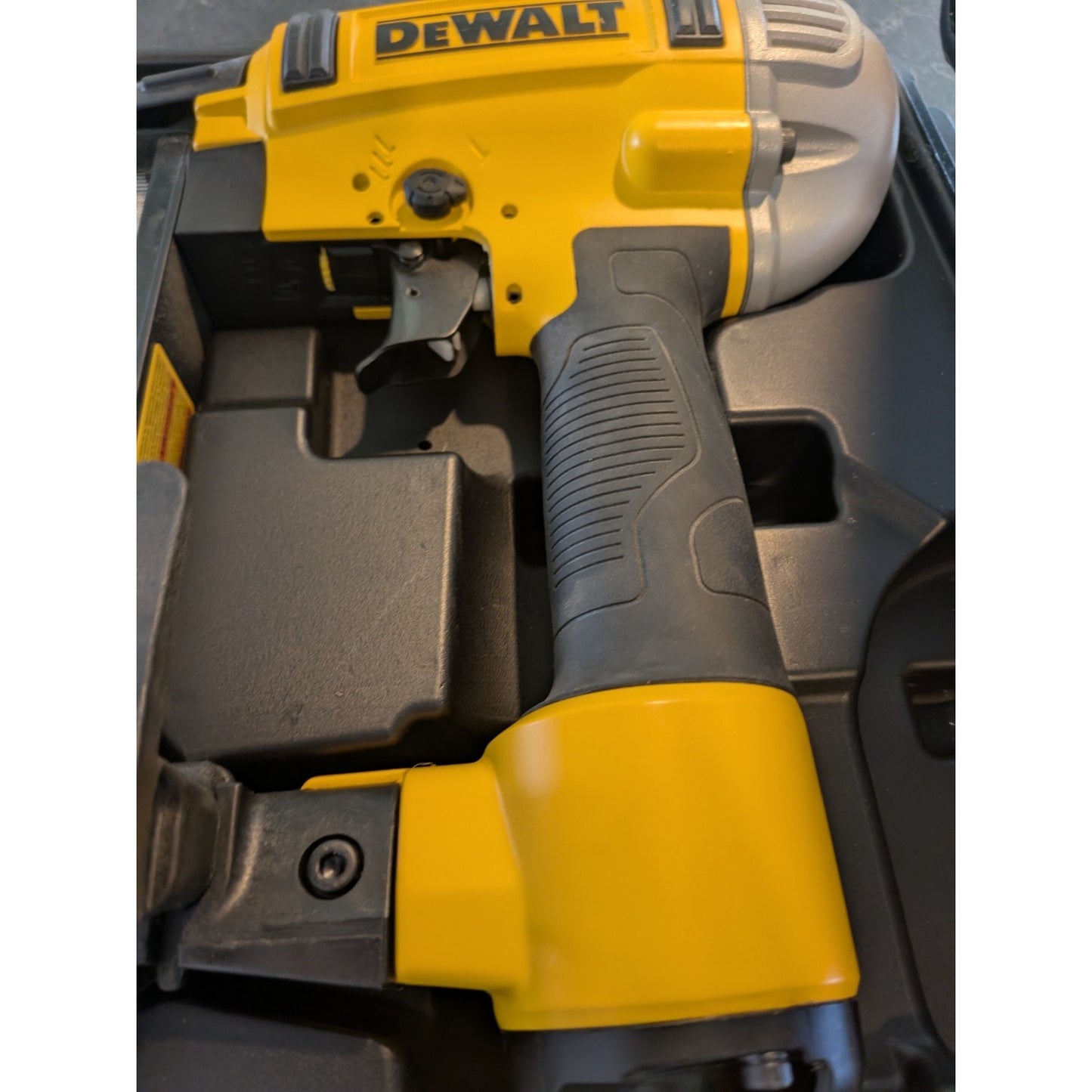 DEWALT DWFP71917 16-Ga Precision Point Finish Nailer w/ Case | Tested Works