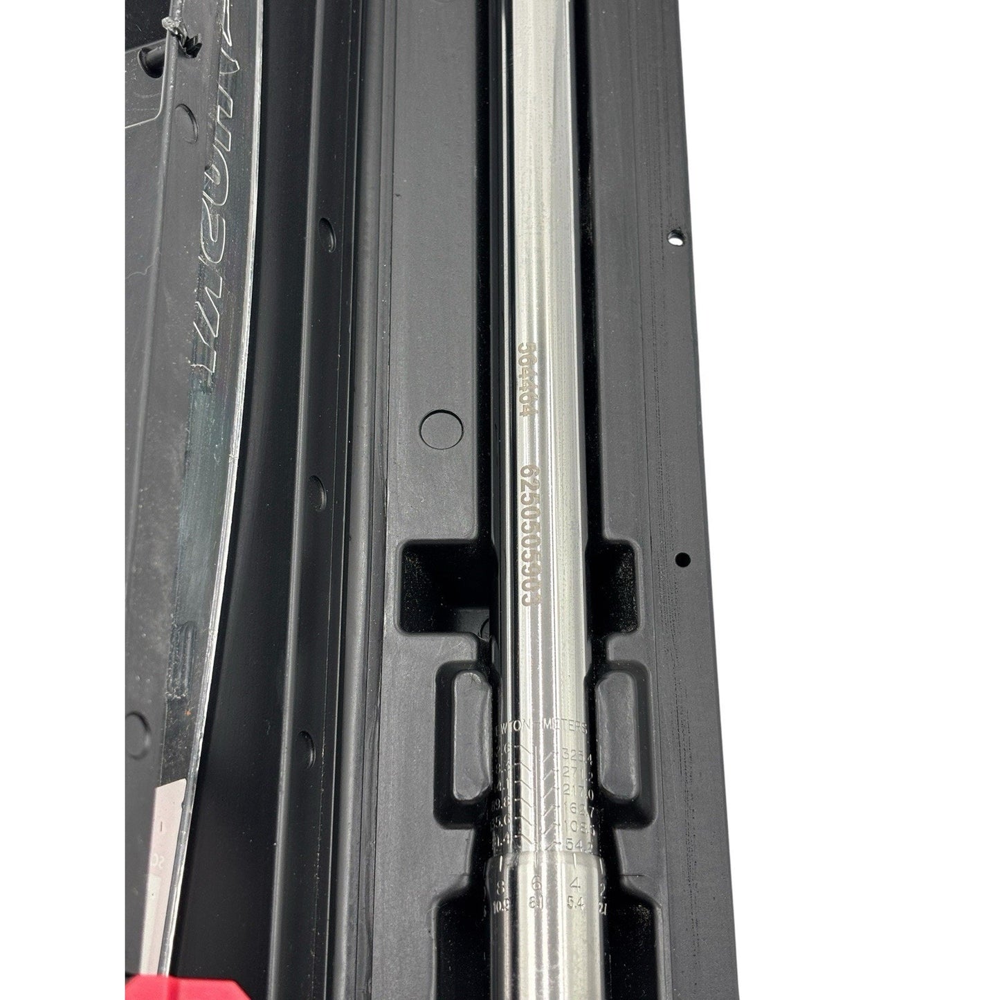 Husky 50 ft. /lbs. to 250 ft. /lbs. 1/2 in. Drive Torque Wrench - (564464)