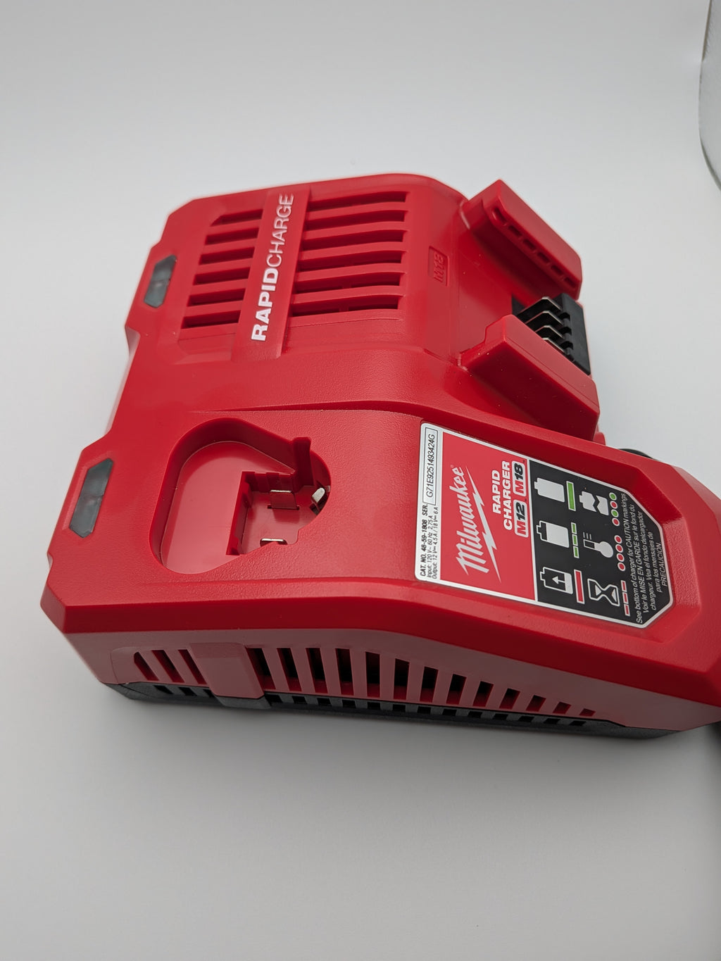 Milwaukee M12 & M18 Multi-Voltage Rapid Charger (48-59-1808) 🔋