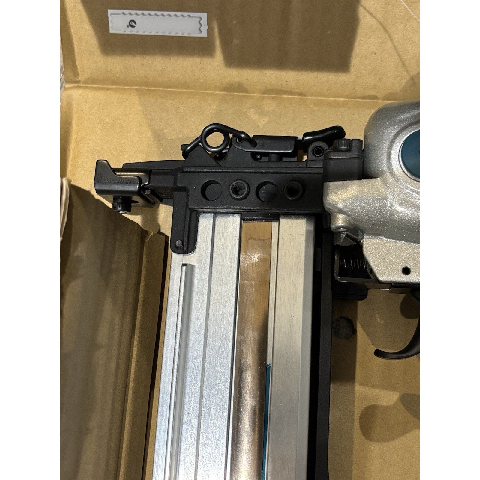 Makita AT1150A 7/16 inch 16 Gauge Crown Stapler
