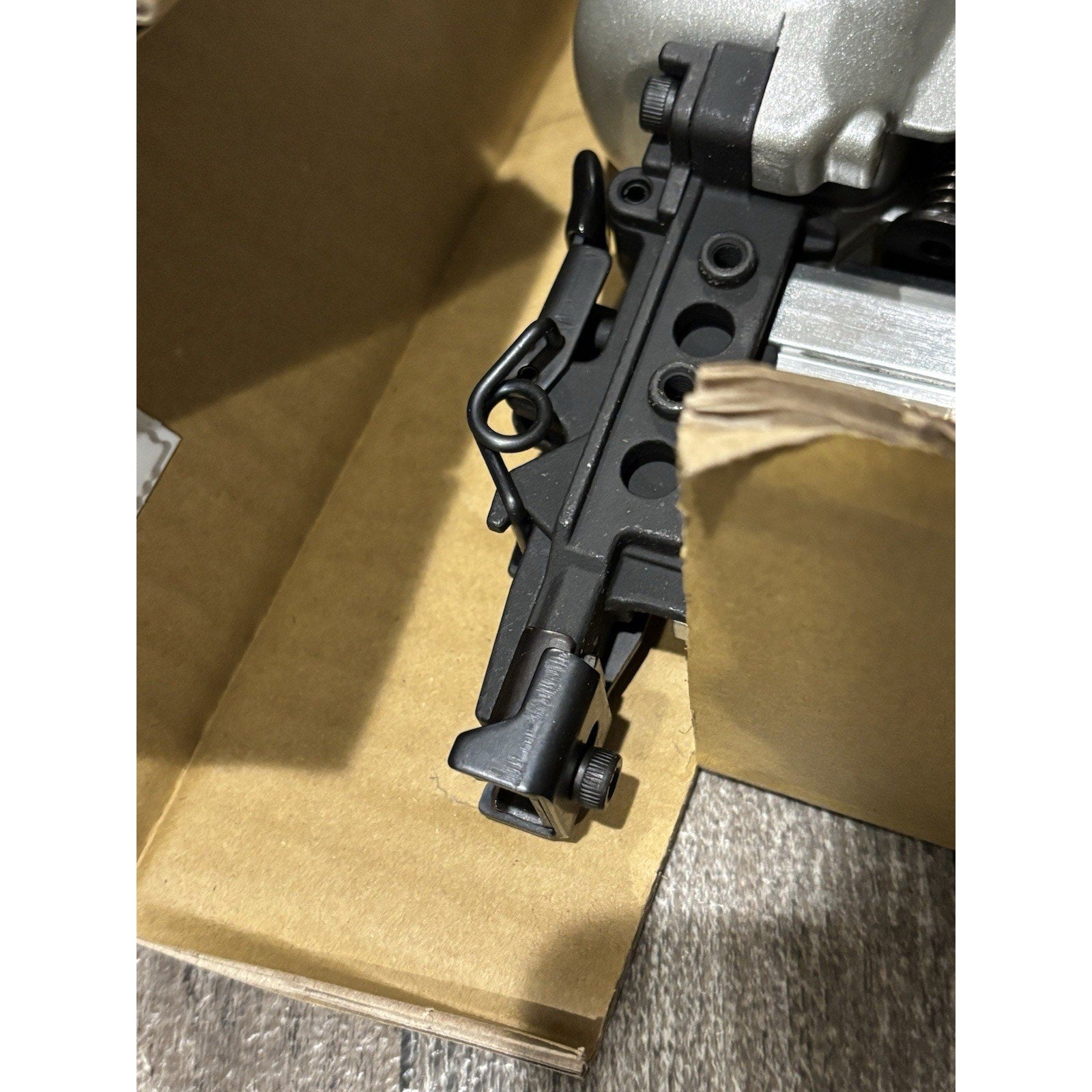 Makita AT1150A 7/16 inch 16 Gauge Crown Stapler