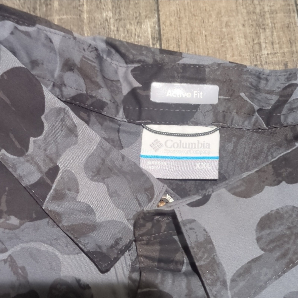 Columbia PFG Men's XXL Gray/Black Camo Short Sleeve Button-Up Fishing Shirt