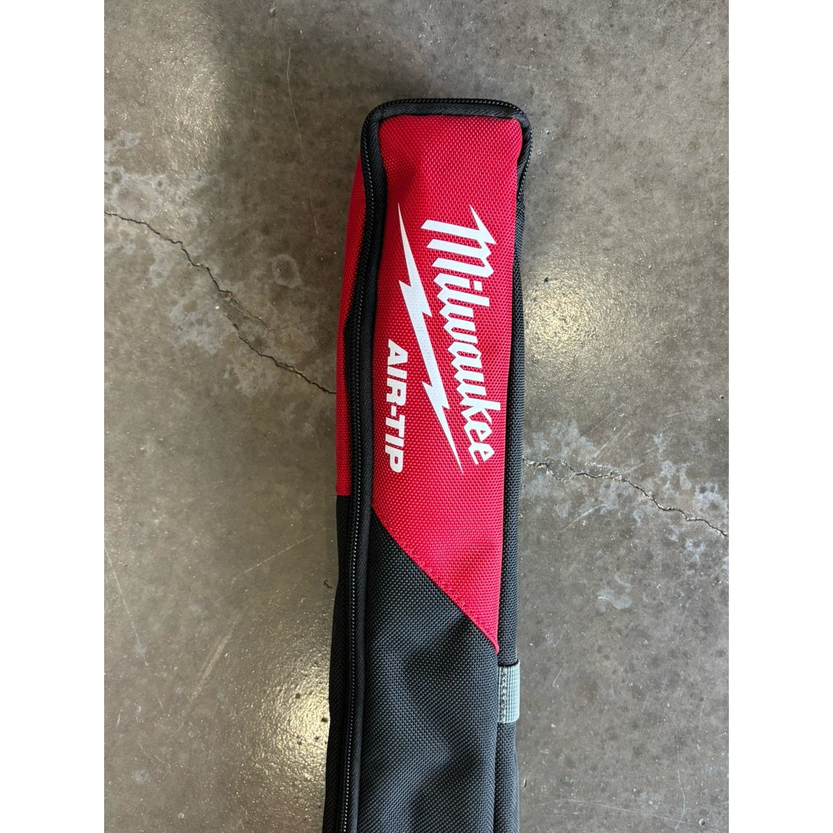 Milwaukee AIR-TIP 4pc Vacuum Attachment Set w/ Carrying Case Black/Red