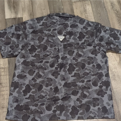 Columbia PFG Men's XXL Gray/Black Camo Short Sleeve Button-Up Fishing Shirt