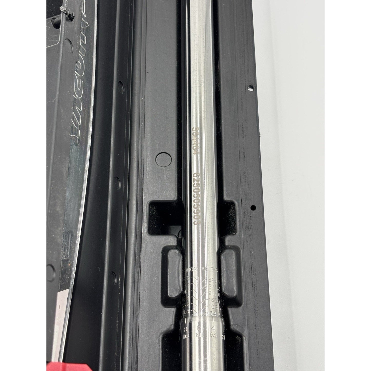 Husky 50 ft. /lbs. to 250 ft. /lbs. 1/2 in. Drive Torque Wrench - (564464)