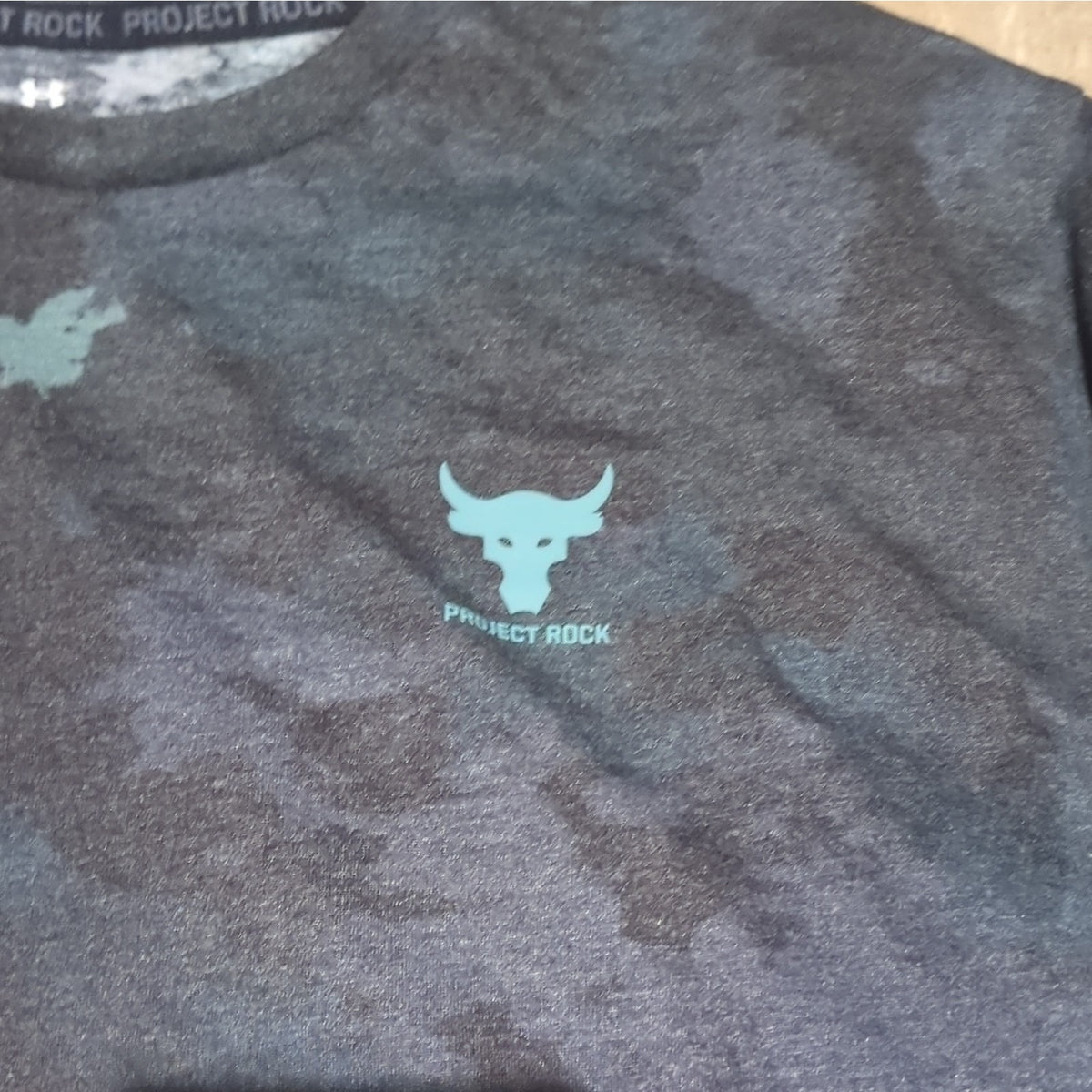 Under Armour Project Rock Men's Black/Gray Camo Logo Tagless Crew T-Shirt L