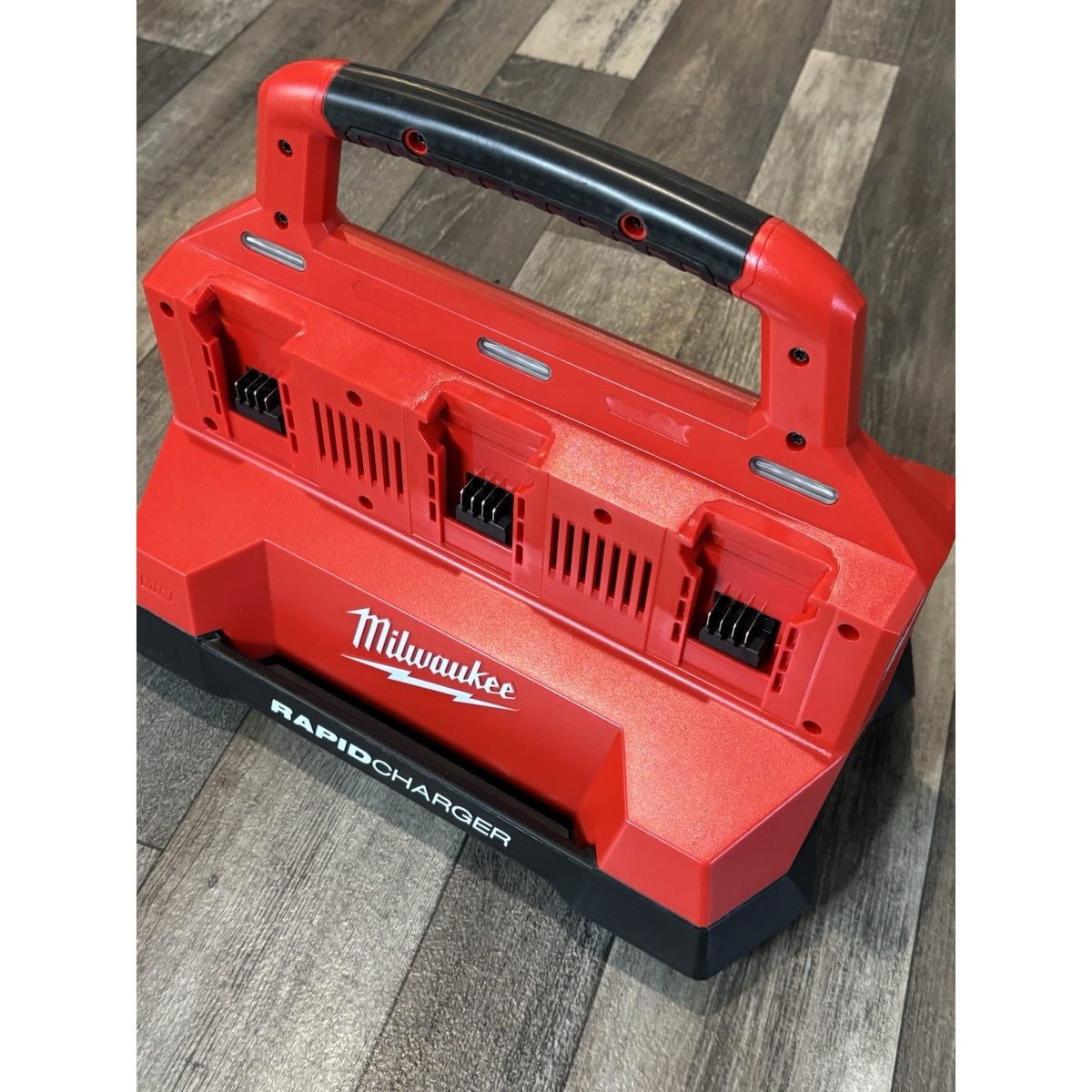 M18 18V Lithium-Ion PACKOUT 6-Port Rapid Charger