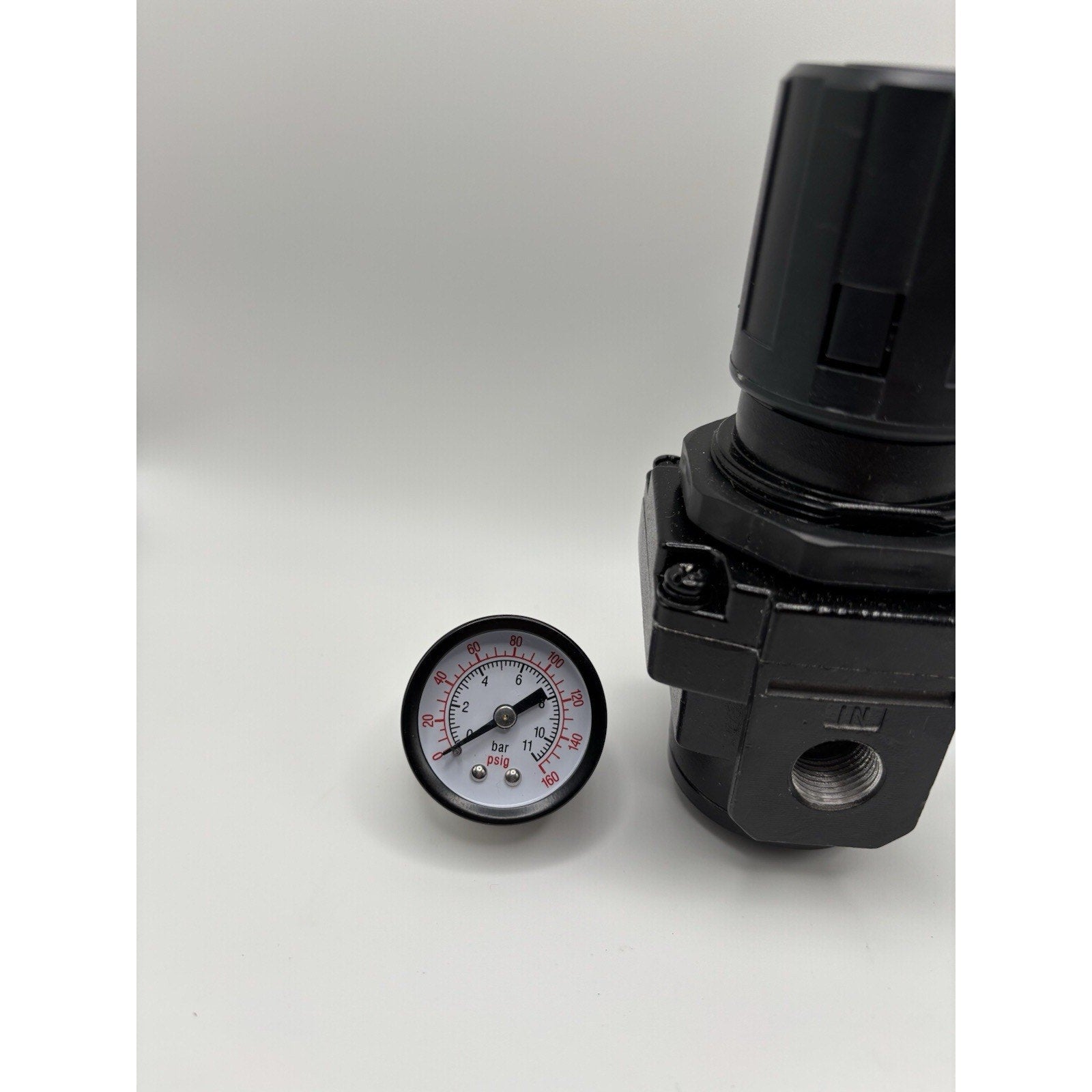 Husky 3/8 in. High Performance Air Regulator, 0-150 PSI 1003211355