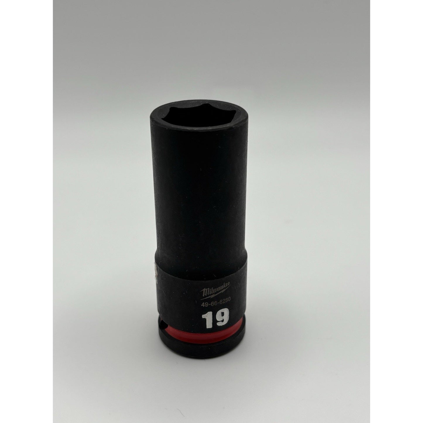 Milwaukee 19 mm SHOCKWAVE Impact Duty 1/2 In Drive Deep Socket 6 Point