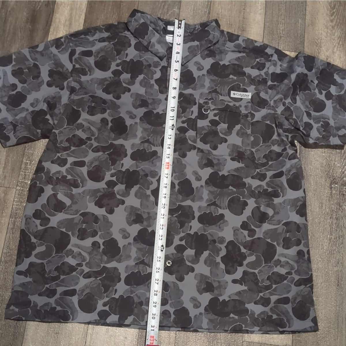 Columbia PFG Men's XXL Gray/Black Camo Short Sleeve Button-Up Fishing Shirt