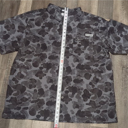 Columbia PFG Men's XXL Gray/Black Camo Short Sleeve Button-Up Fishing Shirt