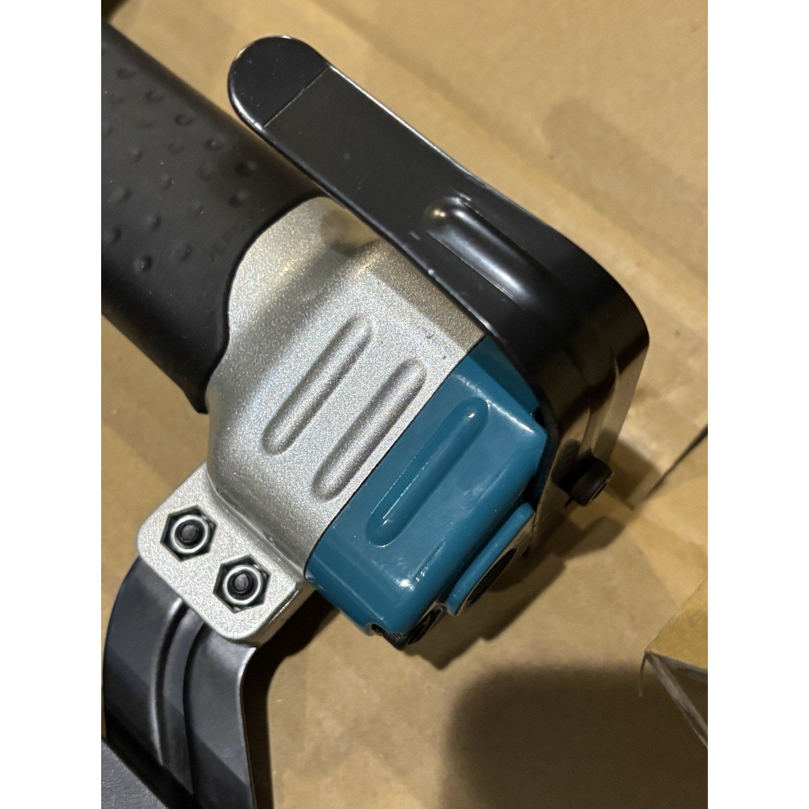 Makita AT1150A 7/16 inch 16 Gauge Crown Stapler
