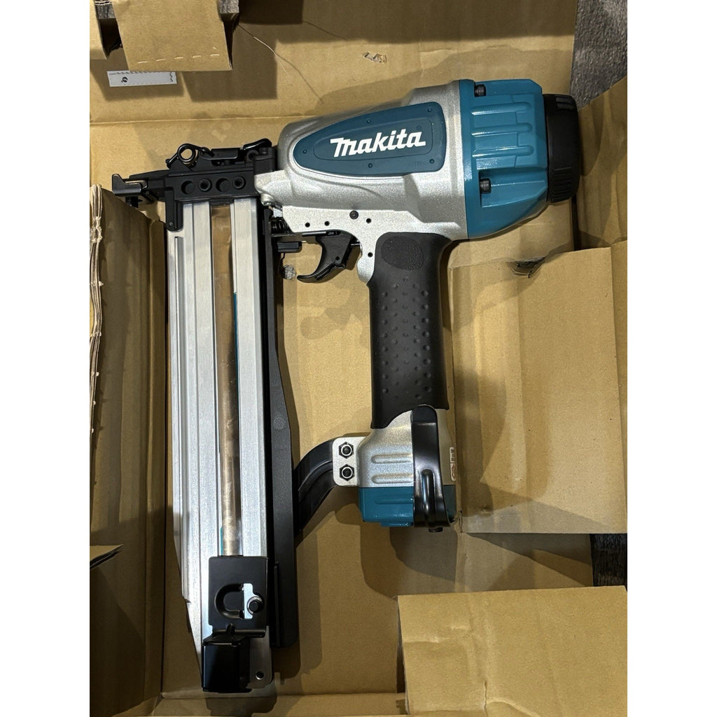 Makita AT1150A 7/16 inch 16 Gauge Crown Stapler