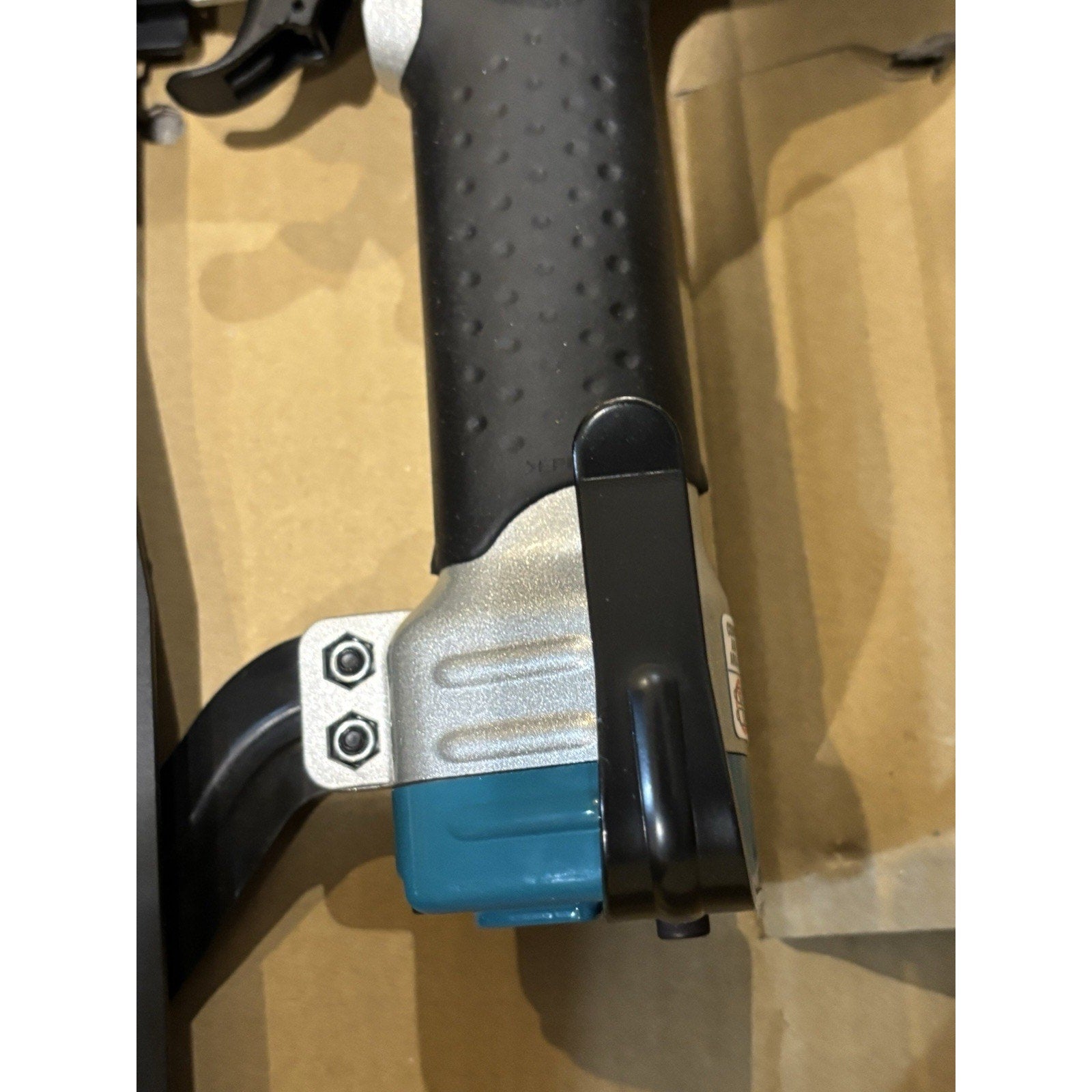 Makita AT1150A 7/16 inch 16 Gauge Crown Stapler