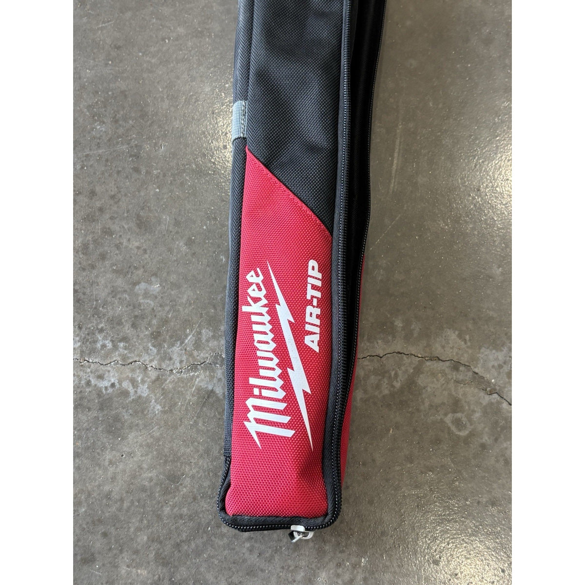 Milwaukee AIR-TIP 4pc Vacuum Attachment Set w/ Carrying Case Black/Red